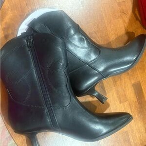 Elegant Black Leather Heeled Boots